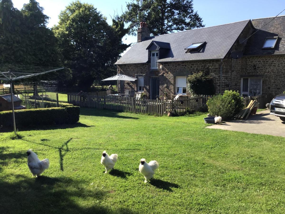 La Ville - Les Petits Champs Bed and Breakfast Buais-les-Monts Exteriör bild