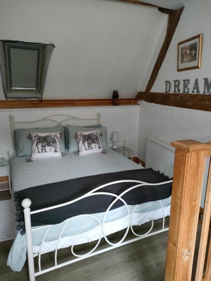 La Ville - Les Petits Champs Bed and Breakfast Buais-les-Monts Exteriör bild