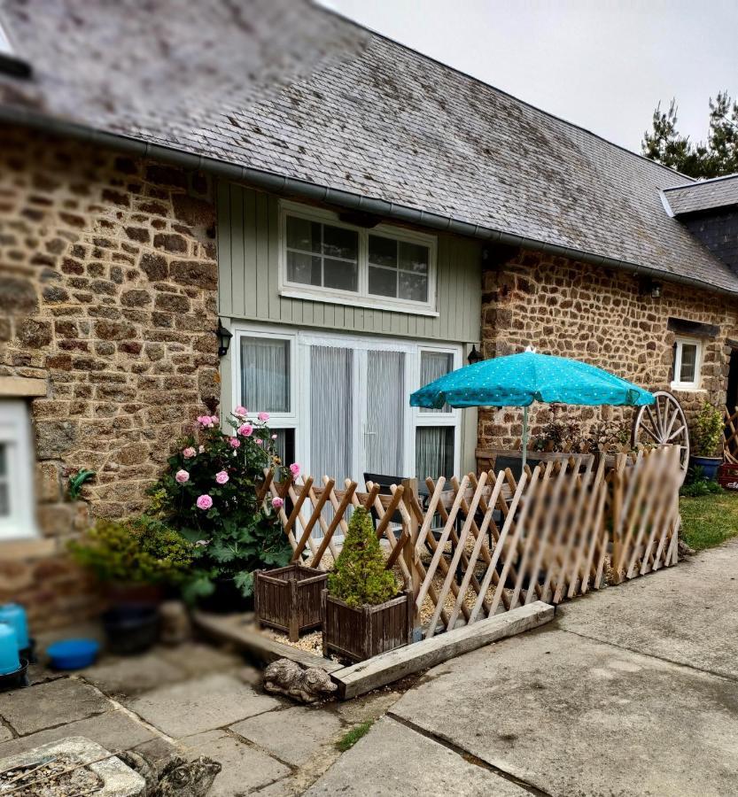 La Ville - Les Petits Champs Bed and Breakfast Buais-les-Monts Exteriör bild